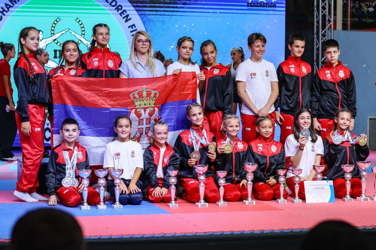 Istorijski uspeh Reprezentacije Srbije na Svetskom prvenstvu u fitnesu za pionire i kadete održanom u Čačku
