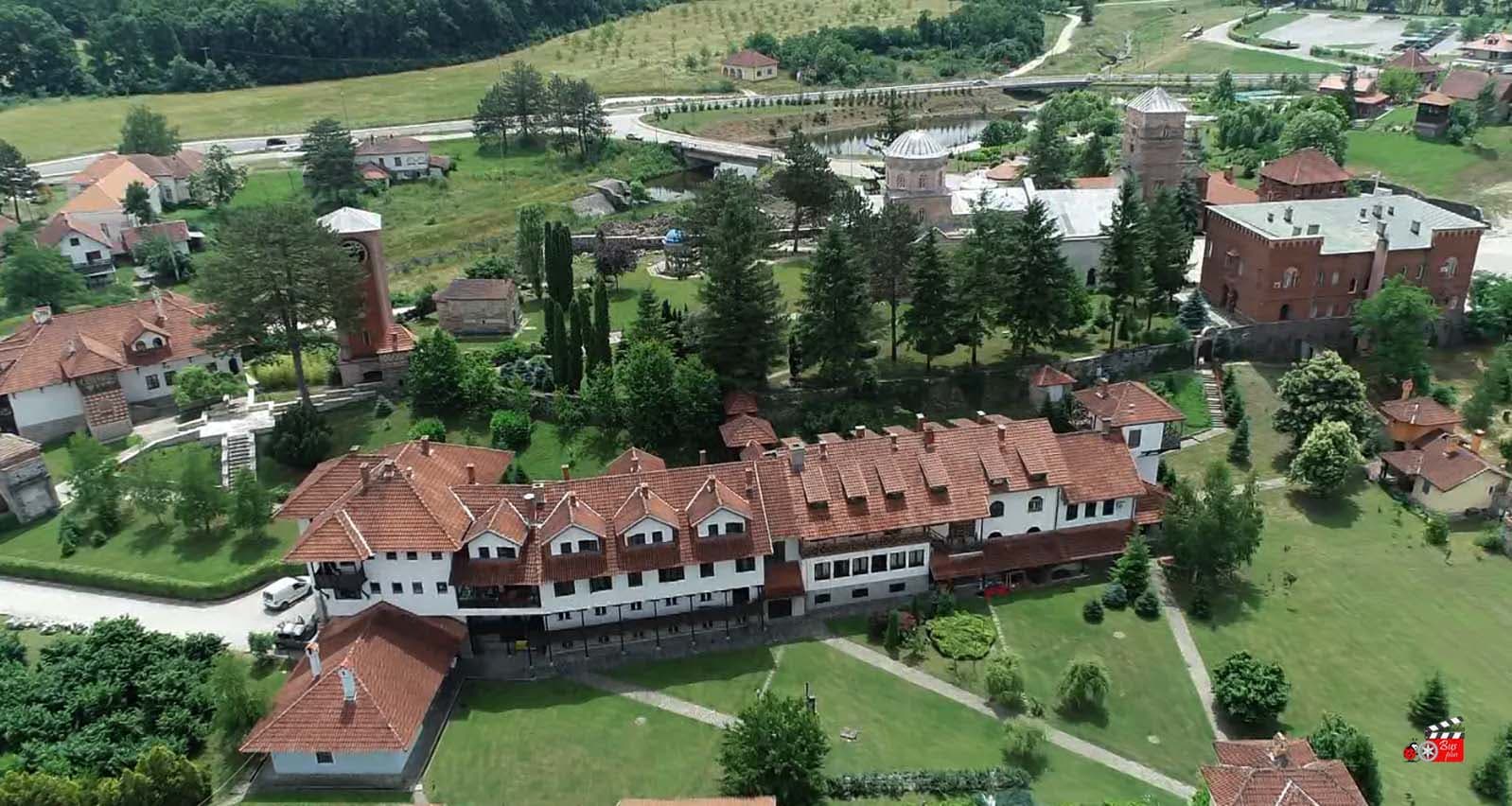 Eparhija žička: Zloupotreba sile ne može doneti mir, hapšenja i prebijanja su rane o kojima govorimo
