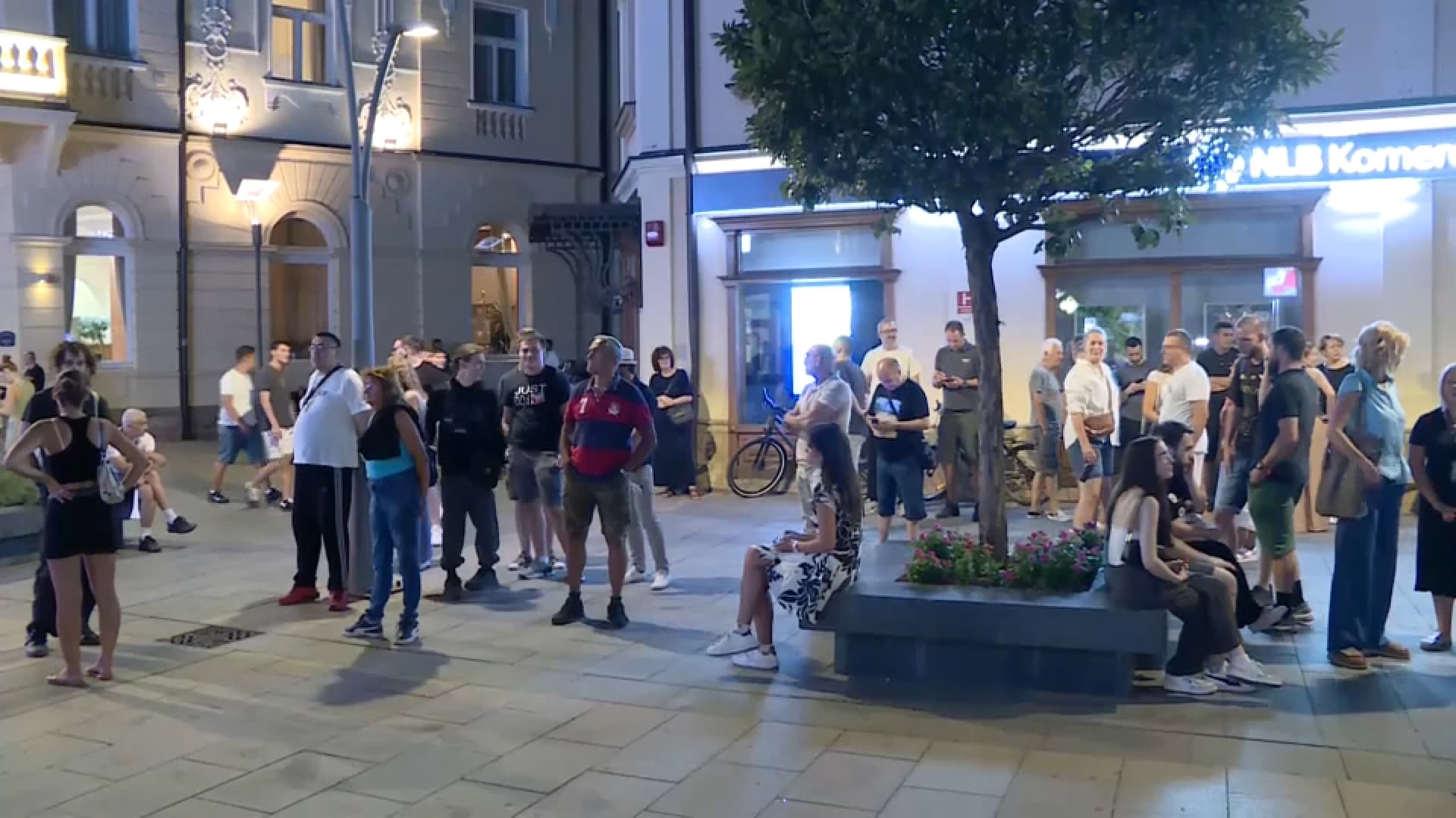 Protestni skup podrške za sportskog trenera Marka čusića ispred prostorija SNS