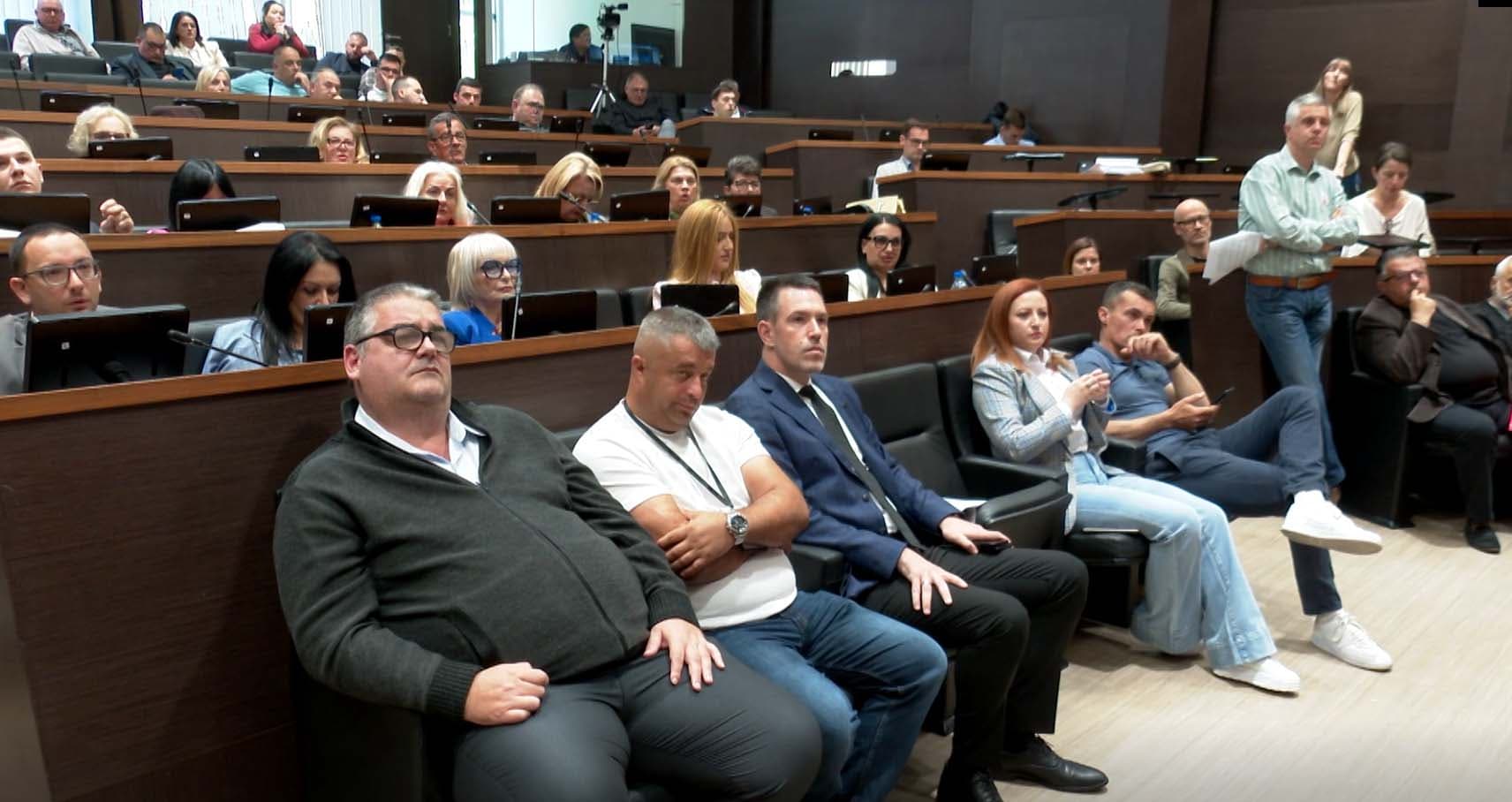 Pljušte ostavke funkcionera u Kraljevu