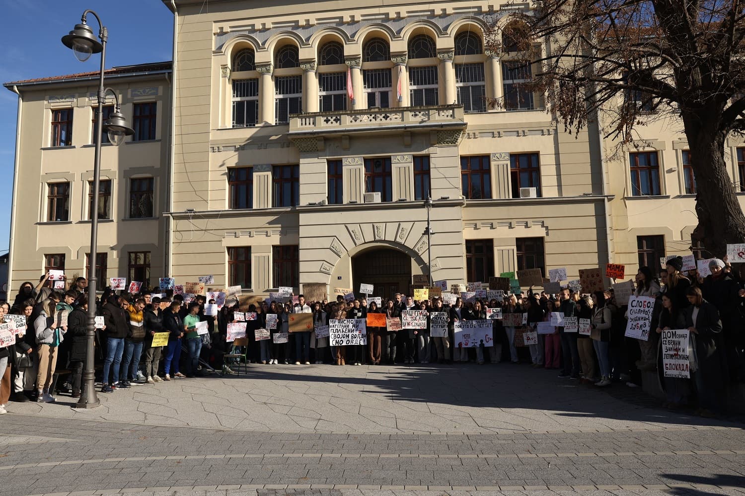 "Srednjoškolci pamte": Učenici najavljuju protest 1. septembra u znak sećanja na žrtve pada nadstrešnice