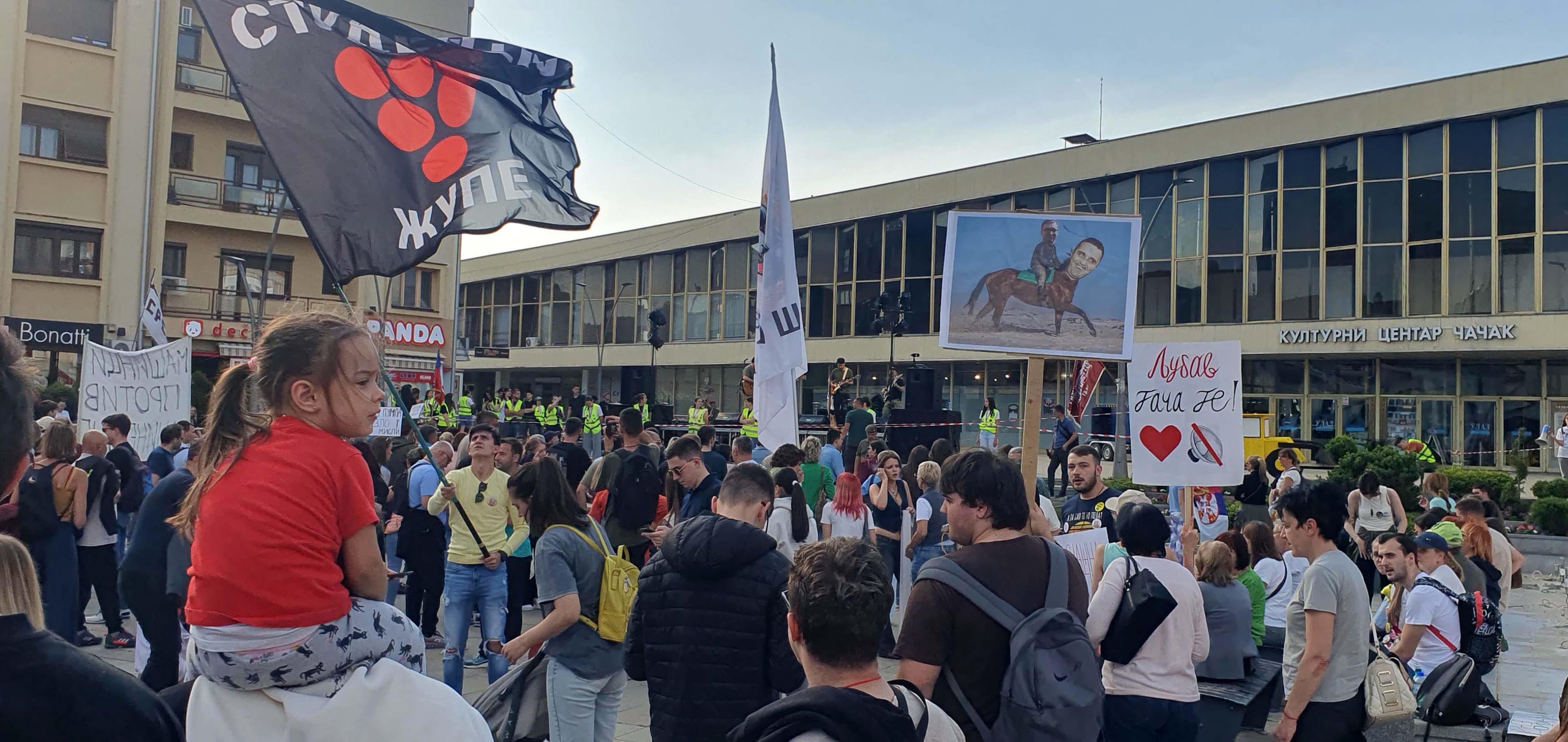 "Mi majke, žene i sestre" Čačka: Čuvajmo mir i jedni druge, ne dozvolimo da nas podele