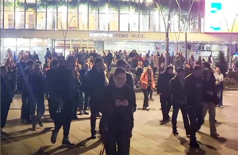 Privedeni napadači na Čačanina, protest održan i večeras na više lokacija (VIDEO)