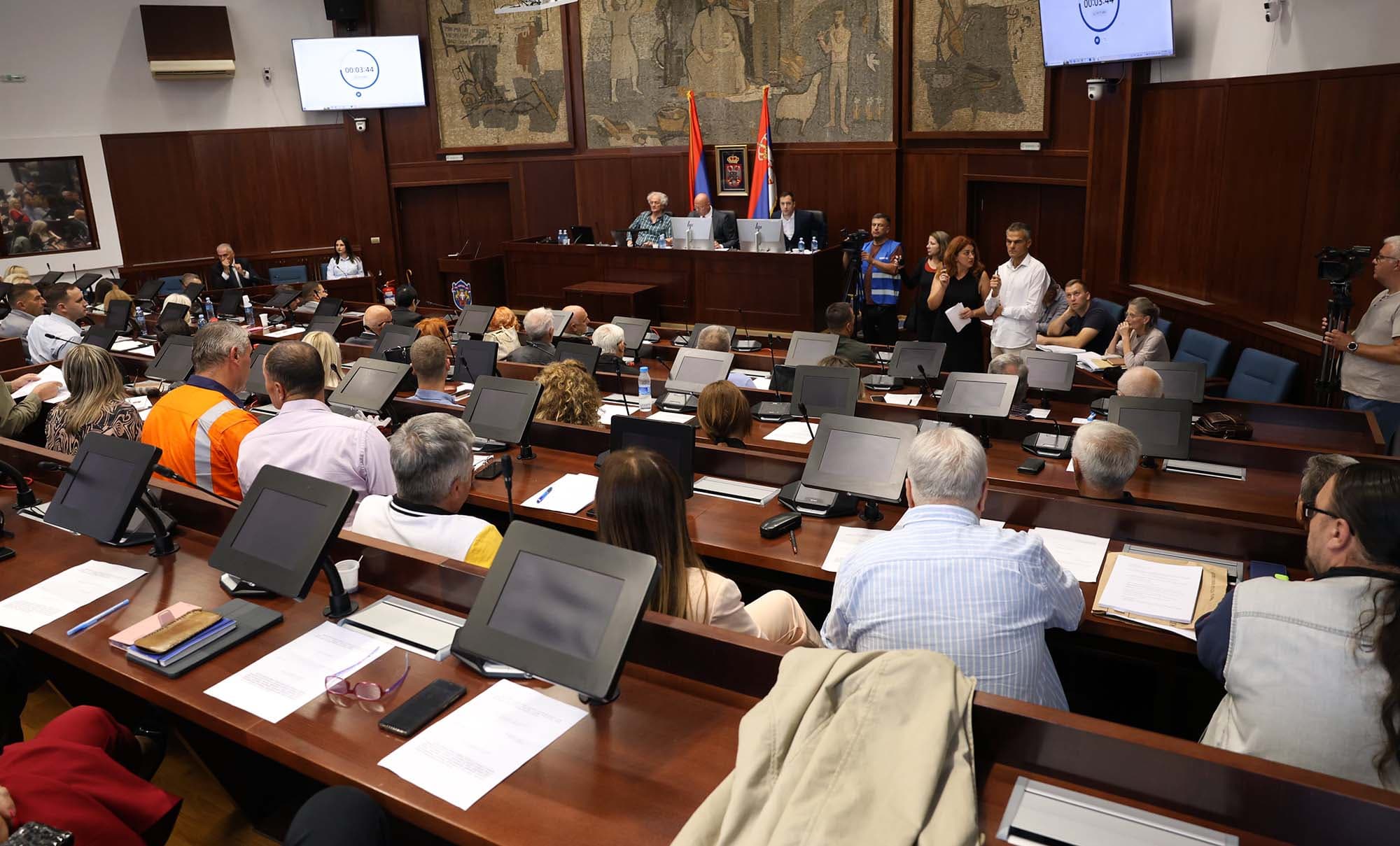 Opozicija traži od policije imena uhapšenih za napad na Čačanina tokom protesta