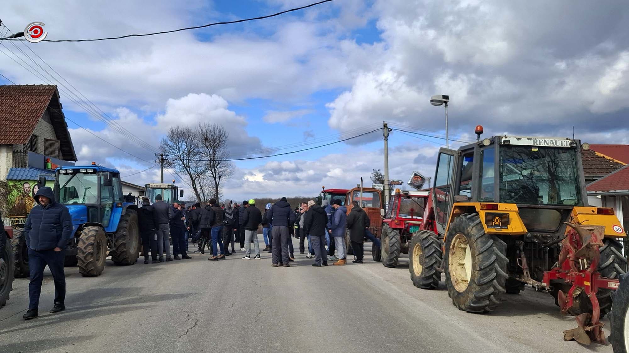Veljković: Niko iz udruženja koja blokiraju puteve nije pozvan na sastanak sa ministrom