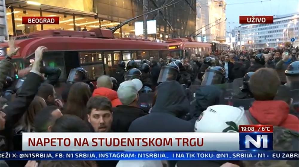 Pripadnici UKP ušli u Rektorat Univerziteta u Beogradu: Protest ispred Rektorata stigla Žandarmerija i maskirani policajci