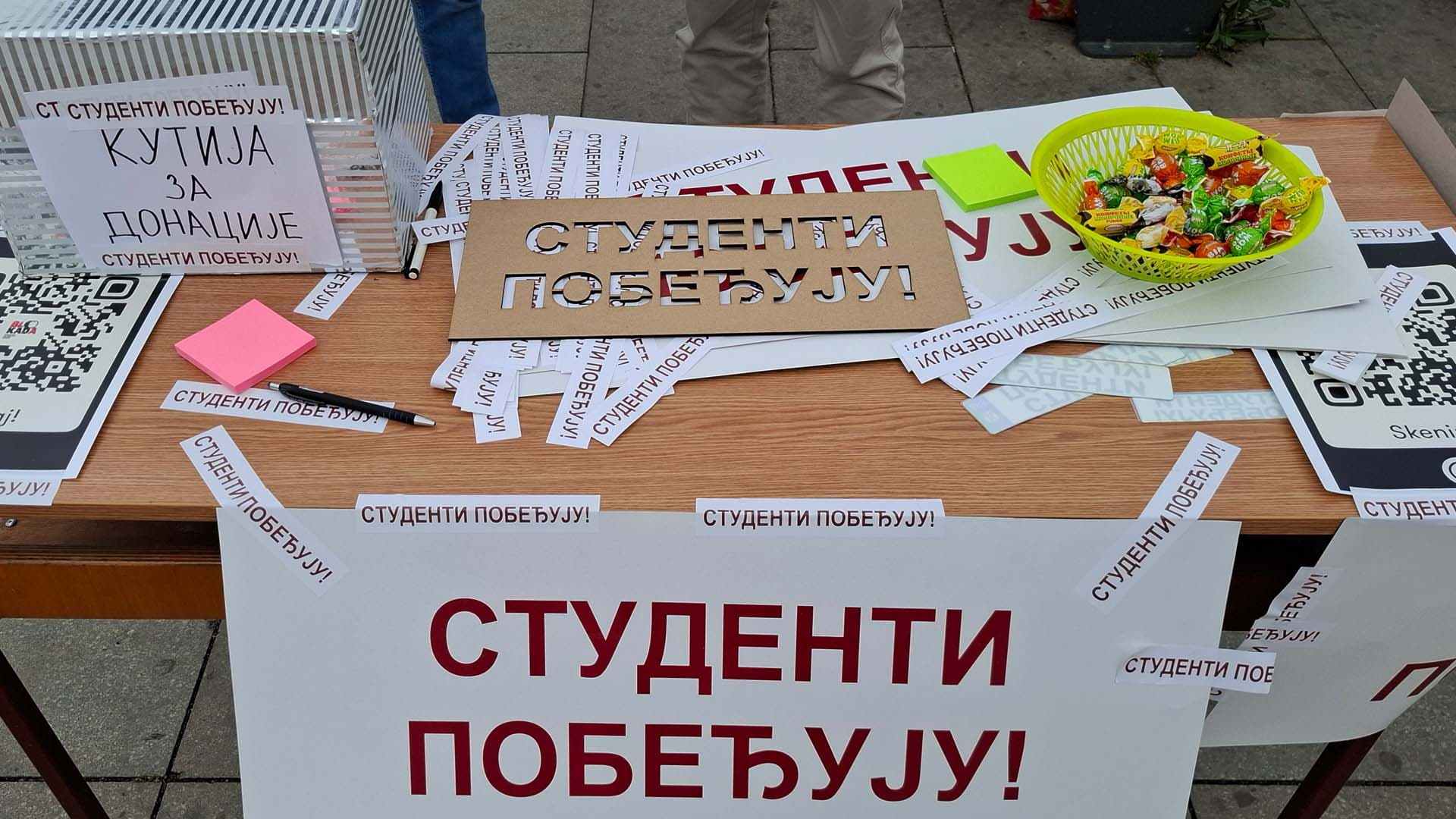 "Studenti pobeđuju" i u Čačku: Podeljeno više od 20.000 nalepnica