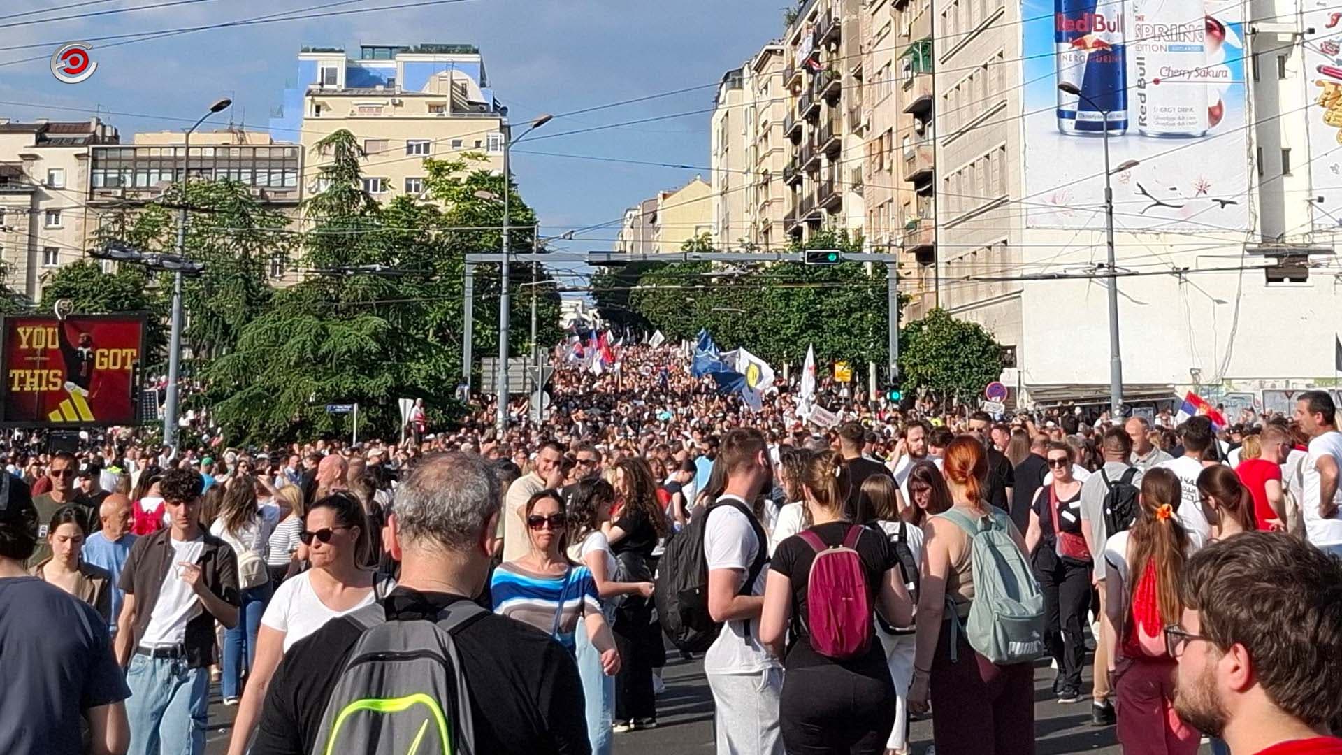 Masovni protest "Ti i ja, Slavija": Potpuno oprečne procene broja okupljenih - od 34.000 do skoro 190.000 ljudi (VIDEO)