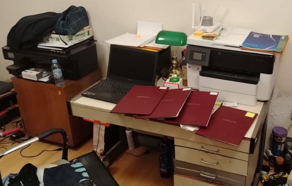 Više od 120 falsifikovanih diploma i svedočanstava: Četvoro uhapšenih zbog organizovanog kriminala