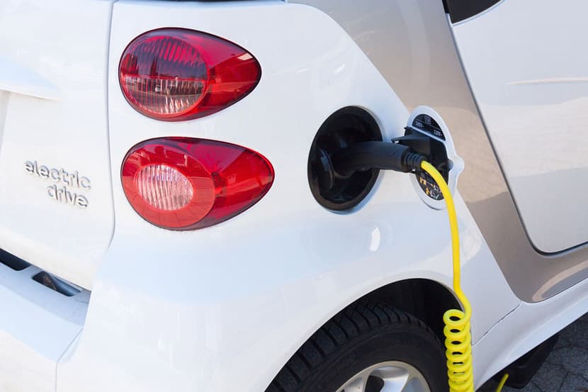 HIT U SRBIJI: Super brzi punjač napuni automobil za samo 15 minuta, a postavljen je u Beogradu!