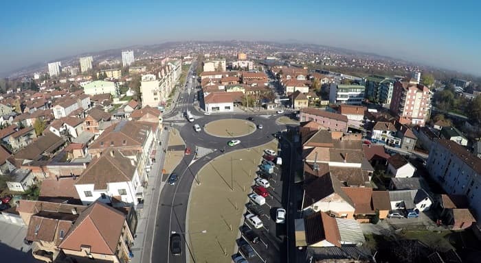 Popodne mogući pljuskovi, ponegde grad i olujni vetar