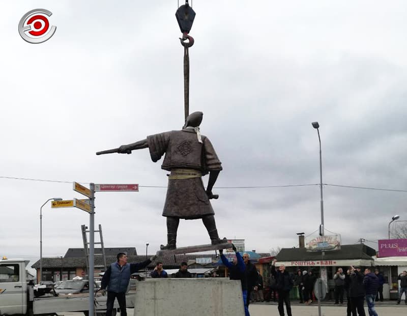 Spomenik Tanasku Rajiću: Tanasko brani grad (FOTO)