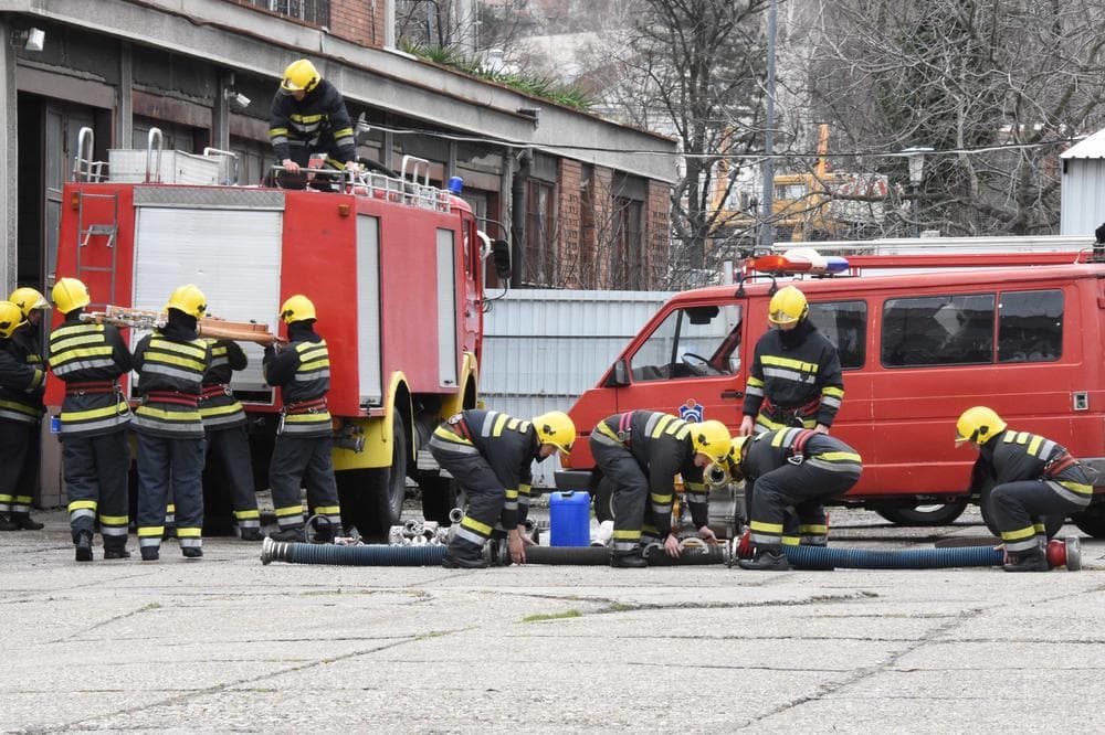Oglas za posao: Kompaniji "Sloboda" potrebni vatrogasci