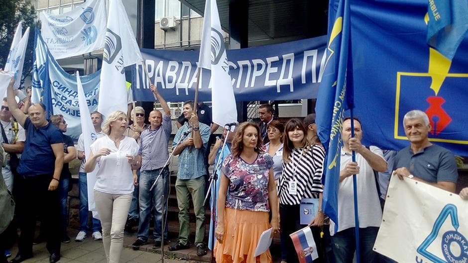 PROSVETARI NAJAVLJUJU: Protest uvod u štrajk!