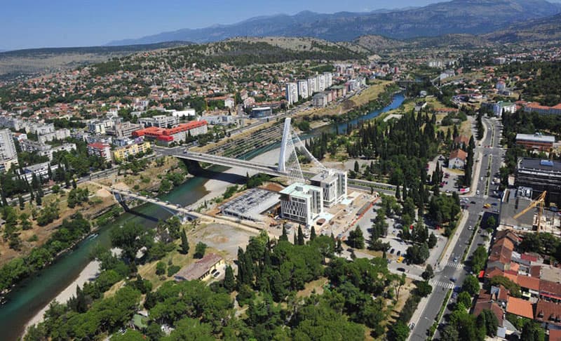 U Crnoj Gori ko ne ustane za himnu plaća kaznu do 2.000 EVRA