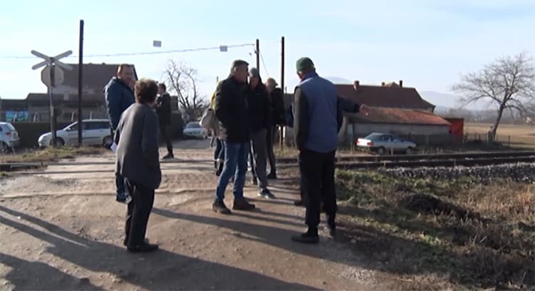 Protest meštana čačanskog naselja Trnava na pružnom prelazu