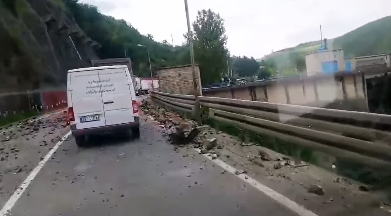 AMSS: Opasnost od odrona, poseban oprez na putu Čačak - Požega