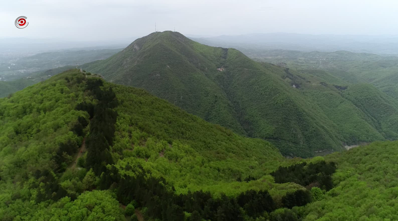 Planinar godinama pogrešno markira staze na Kablaru, zbunjeni turisti lako se izgube i završe pred liticom