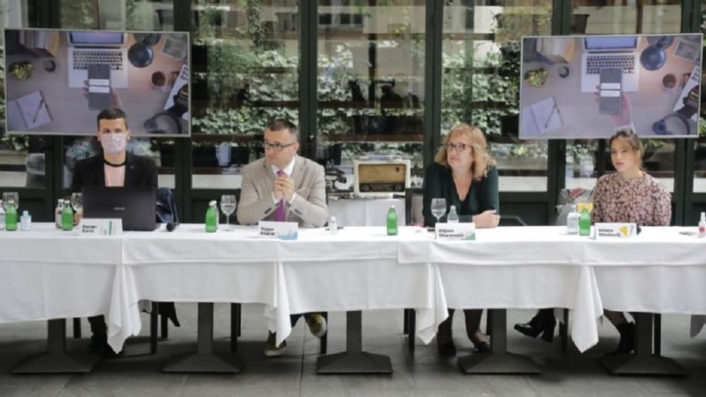Društvene mreže ubedljivo prve za informisanje građana, najveće poverenje u internet portale