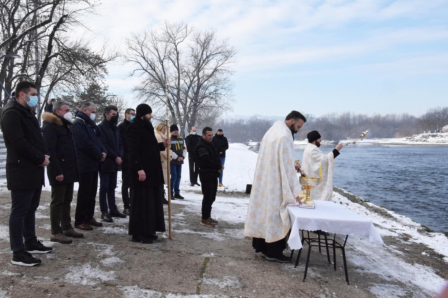 Bogojavljenje obeleženo na Gradskoj plaži u Čačku (FOTO)