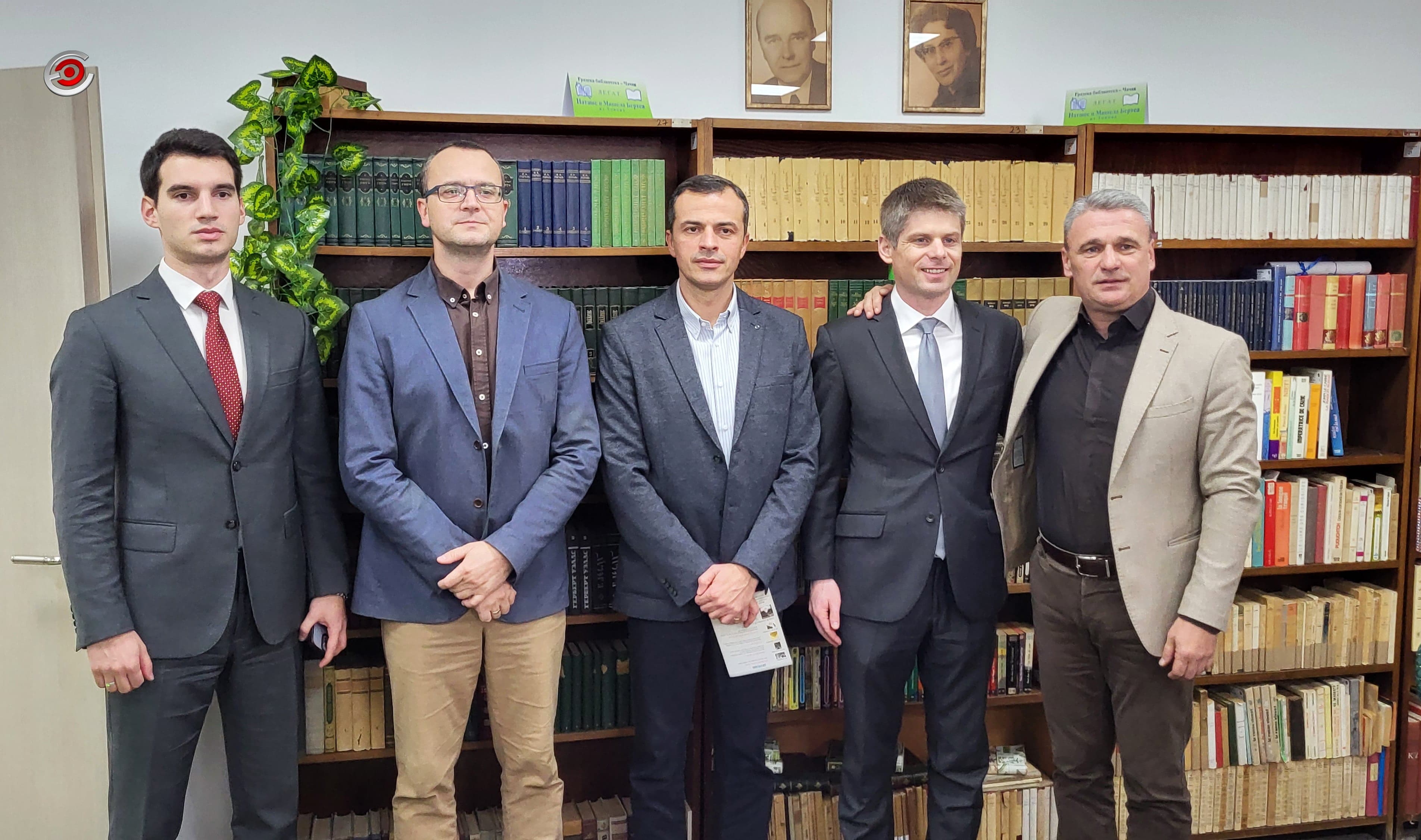 Otvaranjem Odeljenja strane knjige granice simbolično pomerene
