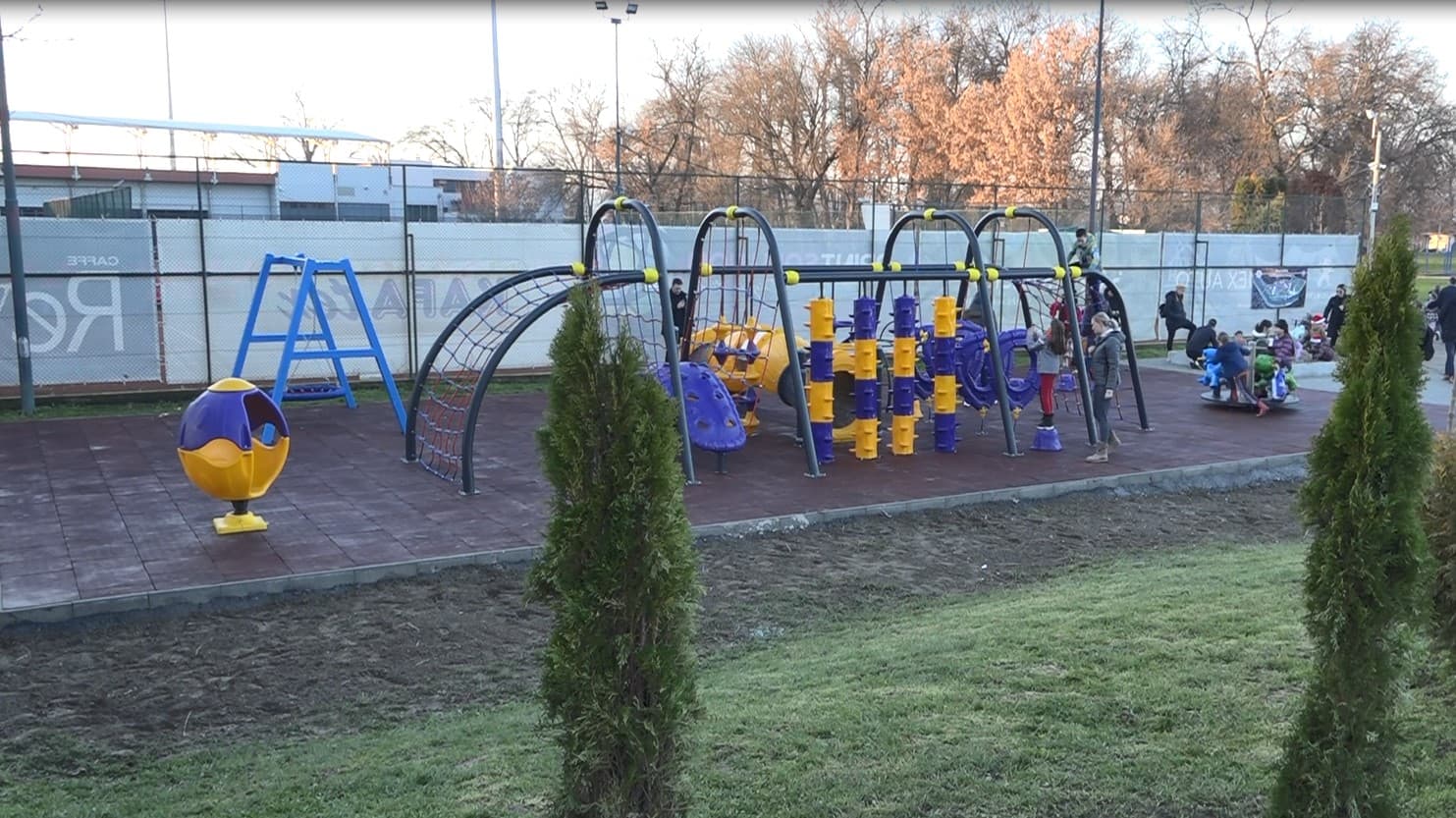 Novo dečije igralište pored atletske staze