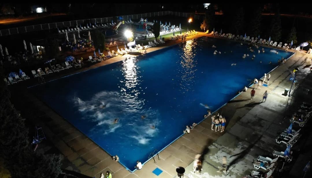 Noćno kupanje na bazenima SC "Mladost"