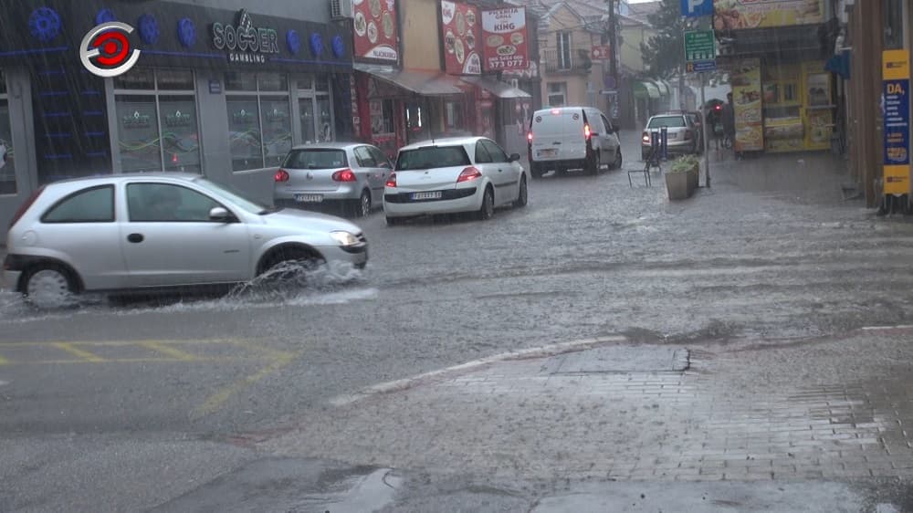 RHMZ izdao hitno upozorenje na jako nevreme sa grmljavinom, oluju i poplave