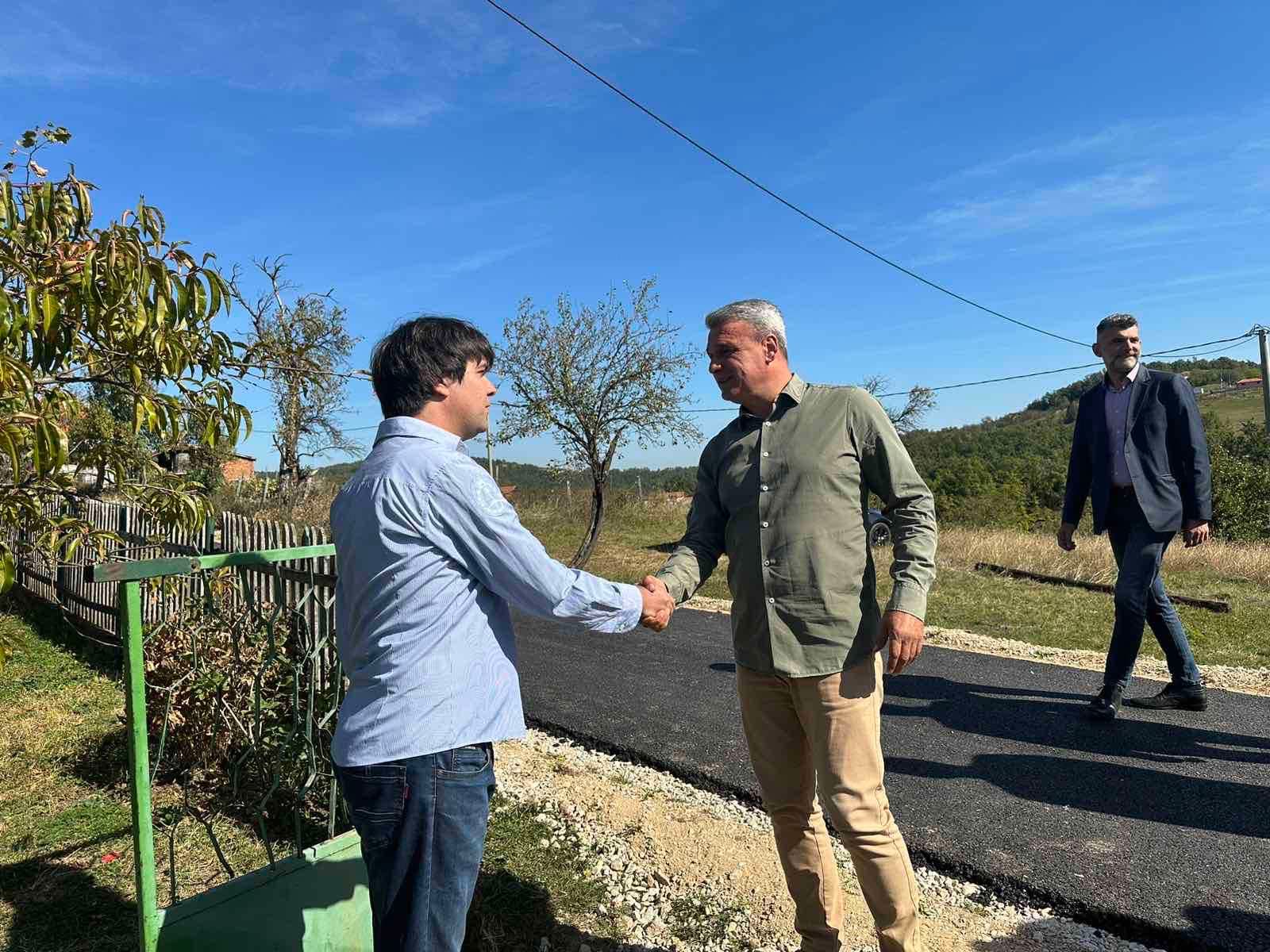 Asfaltirana saobraćajnica u Vidovi
