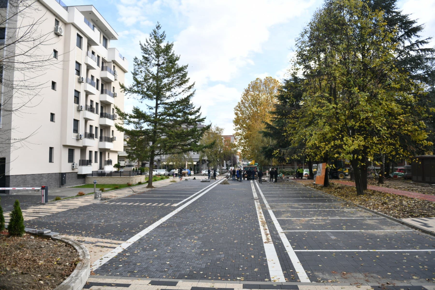 U toku radovi na parternom uređenju kod Fakulteta tehničkih nauka