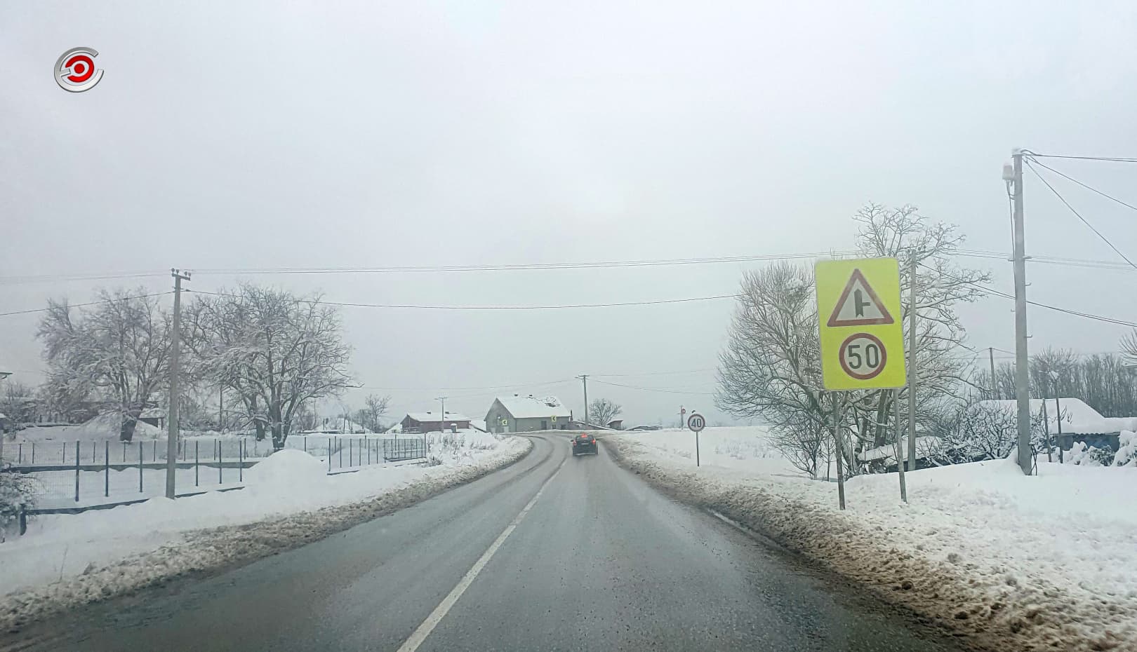 AMSS: U višim predelima sneg, u nižim poledica na putevima