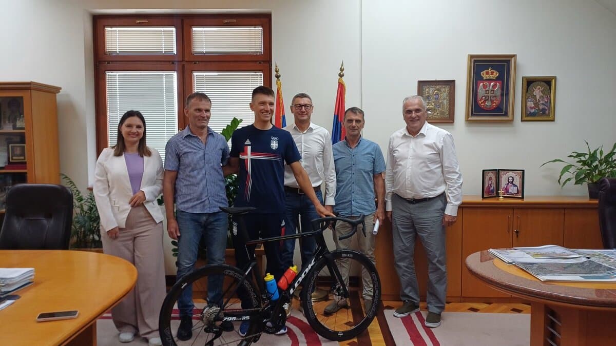 Biciklista Ognjen Ilić, pred odlazak na Olimpijske igre, na prijemu u Gradskoj upravi