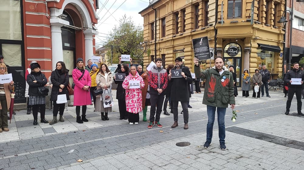 Srbija zastala na 15 minuta: I Čačani i Milanovčani izašli na protest (FOTO)