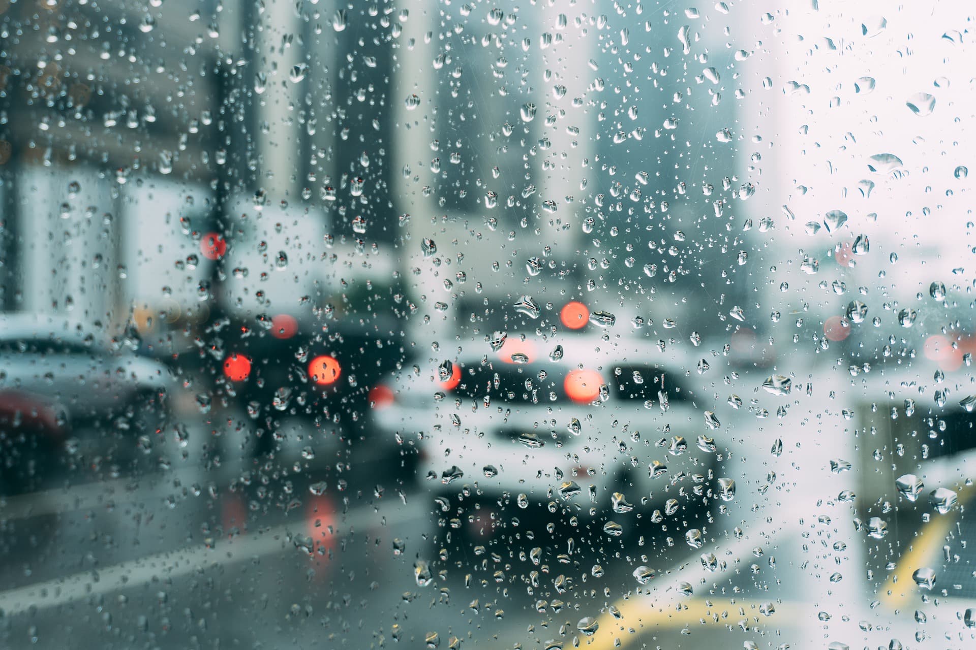 Večeras pljuskovi sa grmljavinom, narednih dana pad temperature u svim krajevima Srbije