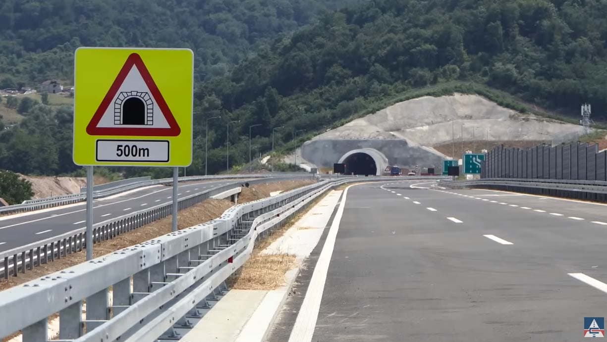 Lančani sudar u tunelu Laz na auto-putu Miloš Veliki, jedna osoba lakše povređena