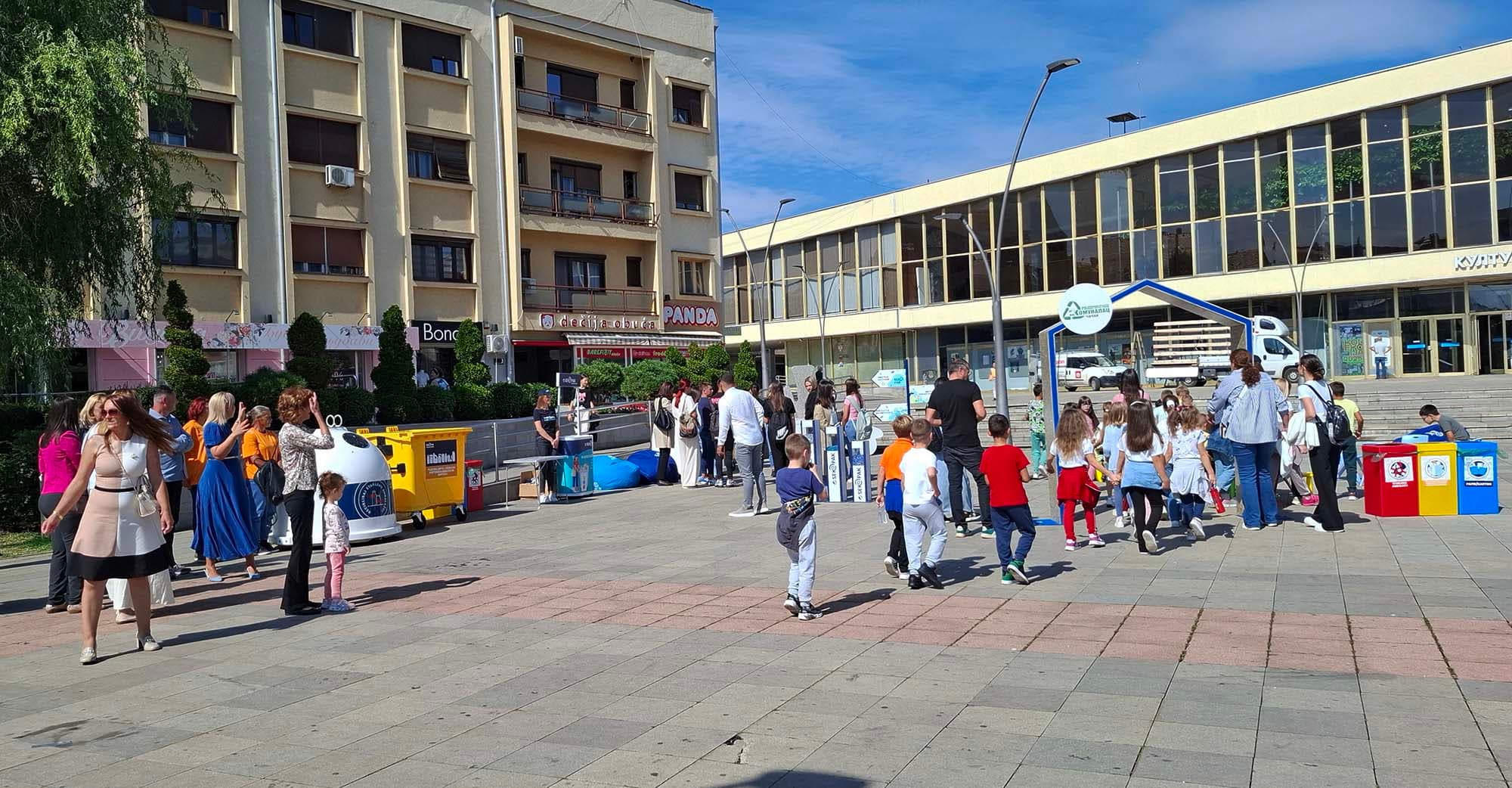 Edukativna akcija i prezentacija opreme za upravljanje ambalažnim otpadom održana na Gradskom trgu u Čačku (VIDEO)