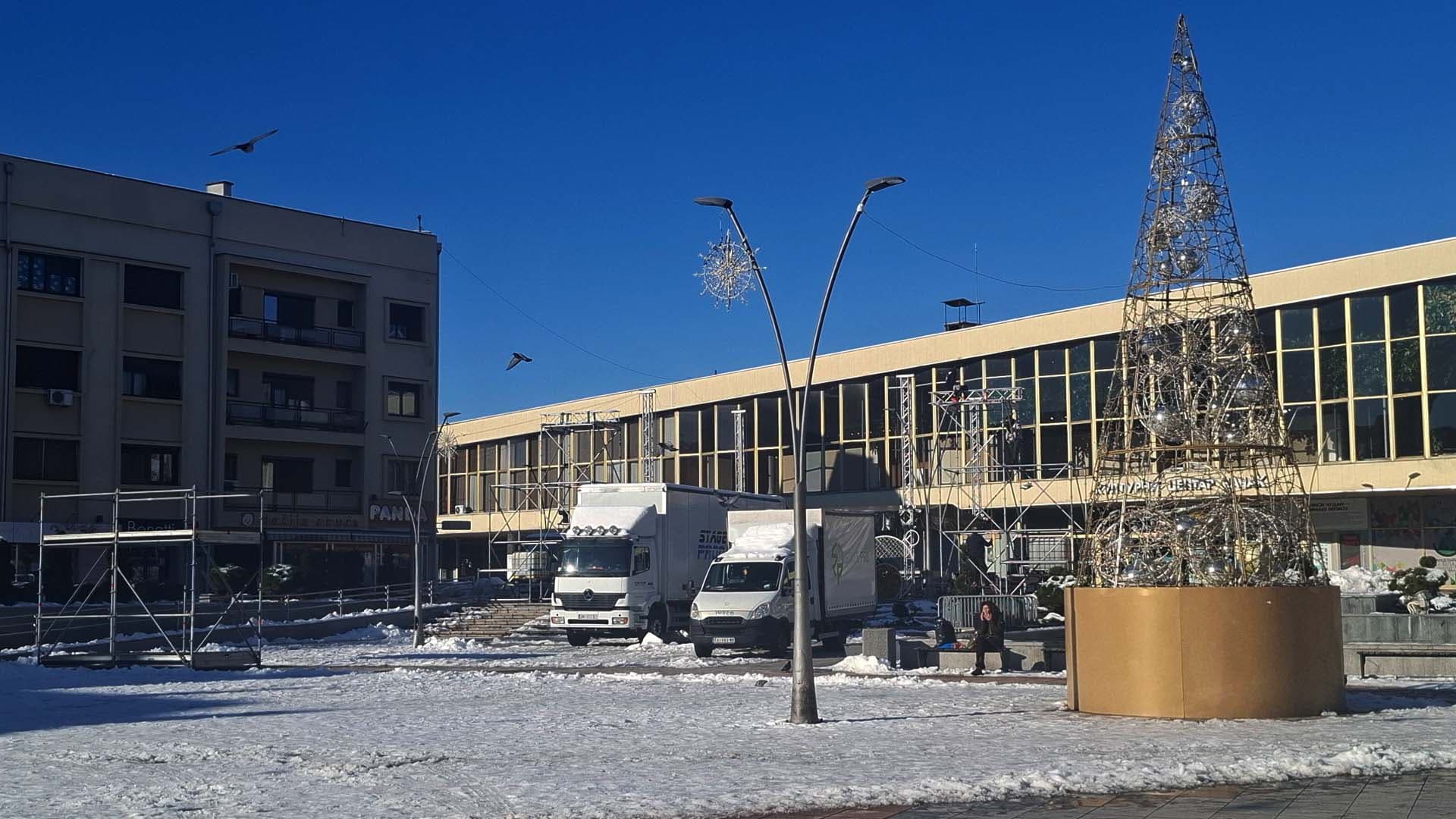 U Čačku na Gradskom trgu za pravoslavnu Novu godinu nastupa Ana Bekuta, nezadovoljni građani najavili bojkot