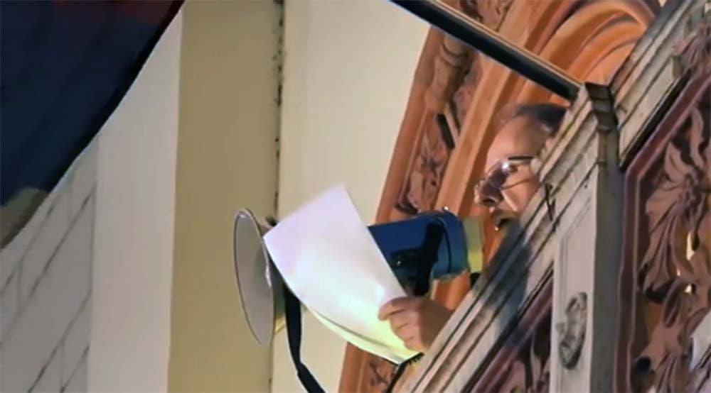 Rektor Đokić sa balkona Rektorata: Kompjutere možete da uzmete, ali istinu i savest naroda ne