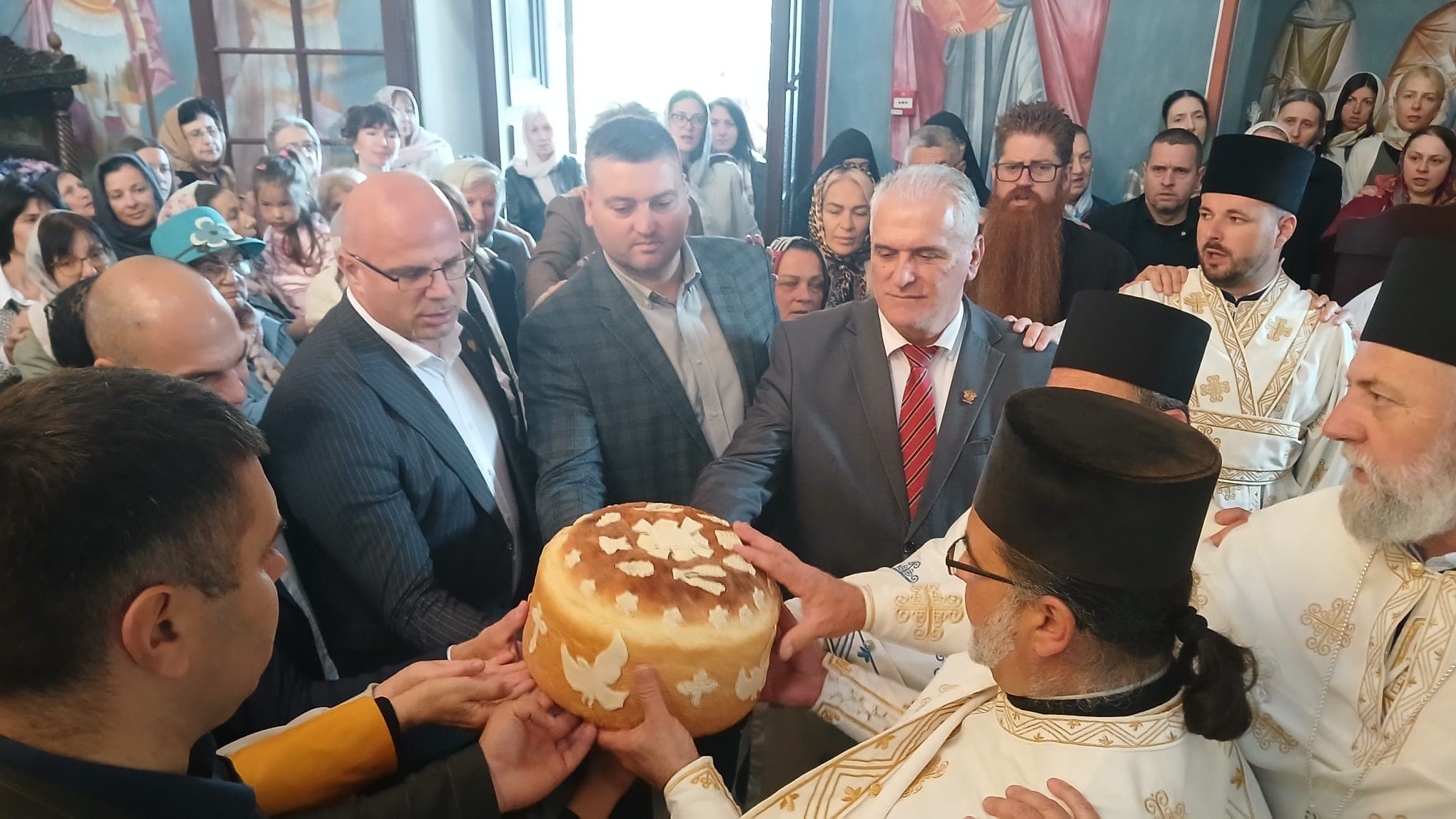 Čačak proslavio Spasovdan: Veliki broj vernika i poruke jedinstva obeležili slavu grada