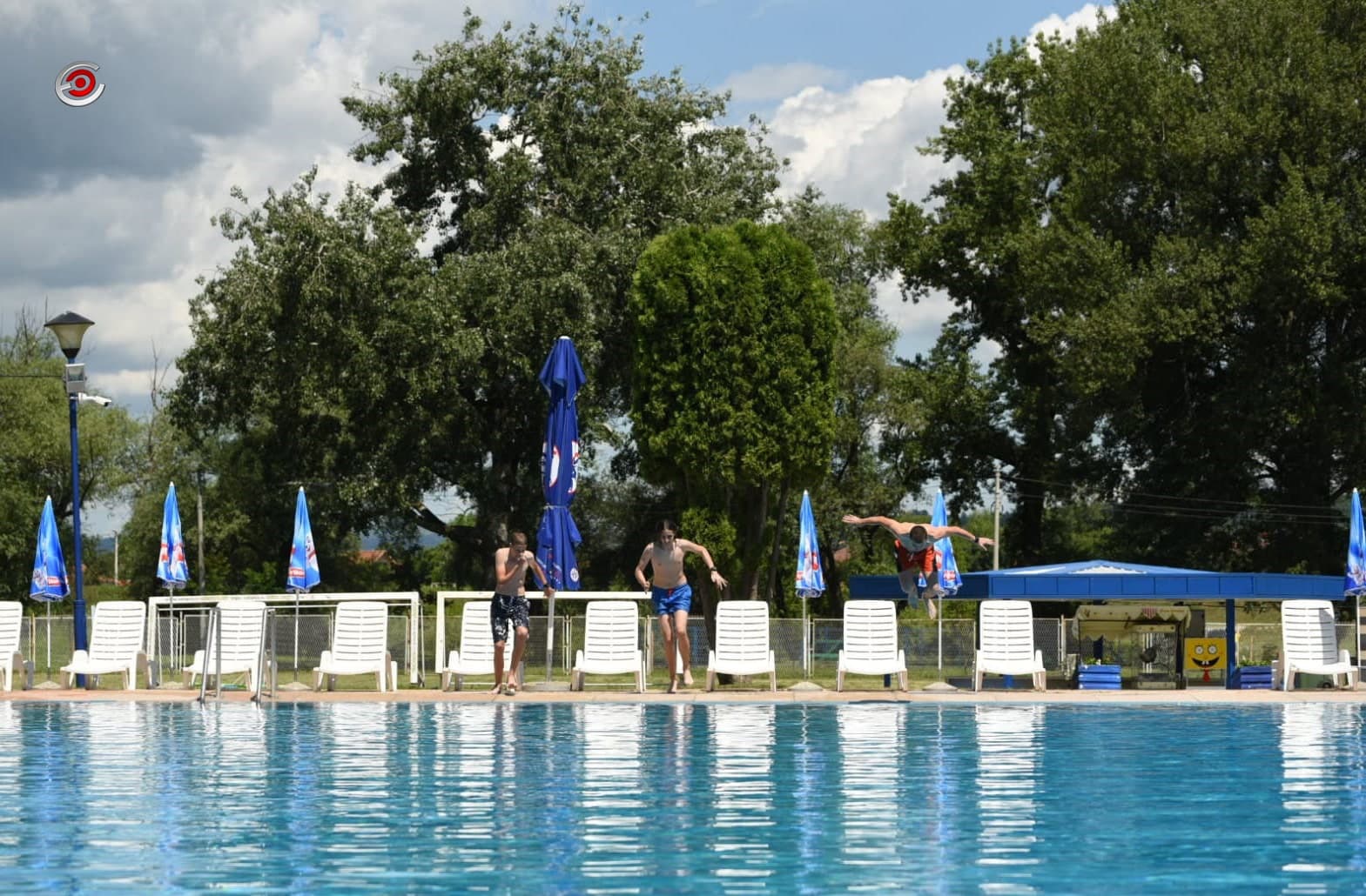 OTVORENA SEZONA NA GRADSKIM BAZENIMA: Počele prijave za školu plivanja za decu i odrasle