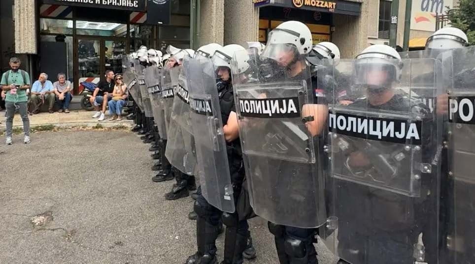 ANEM ALARM: Pripadnik Interventne jedinice policije napao novinara Mašine Marka Miletića
