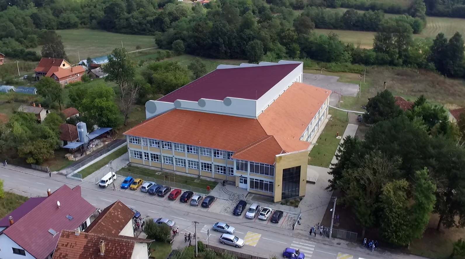 Oglasila se direktorka škole u Mrčajevcima: Čekamo da institucije završe posao
