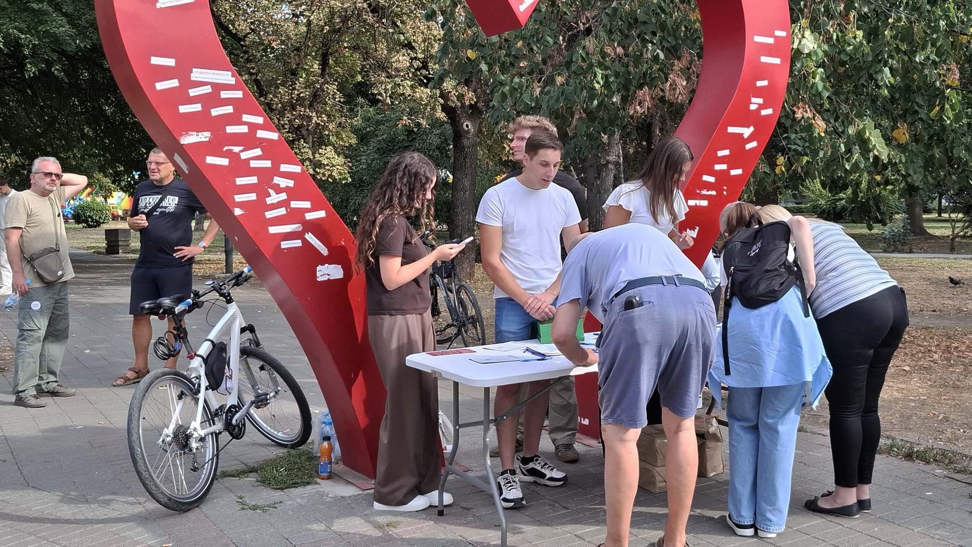 Čačani podržali "Studentski plan" na četiri lokacije u gradu i okolini (VIDEO)